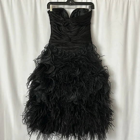 Ysa Makino NWT STUNNING Vintage Black Silk Feathered Strapless Dress **Size 8** - Picture 2 of 7